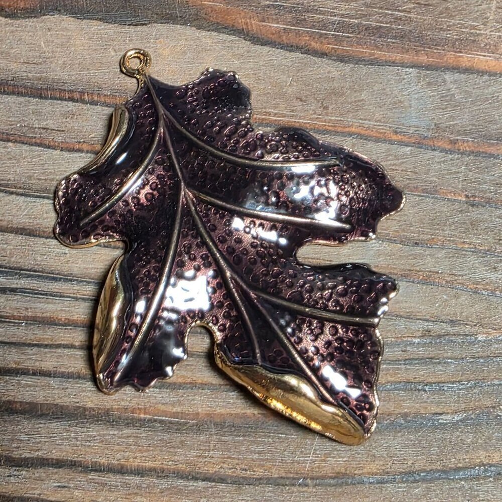 Coppery Brown Enamel on Gold Tone Alloy 3D Textured Large Autumn Leaf Pendant - Picture 6 of 8